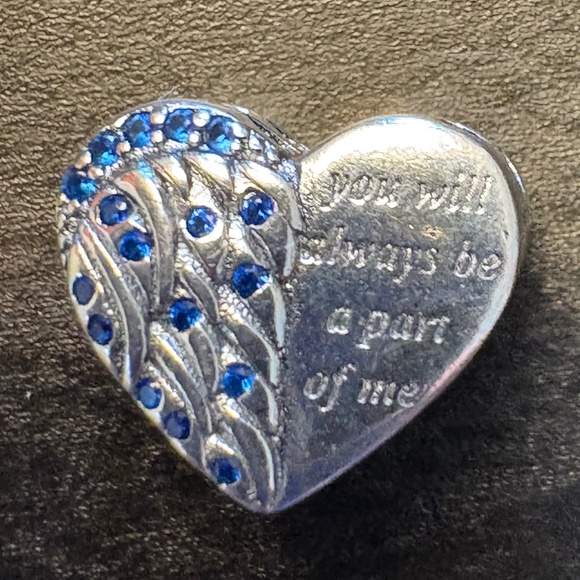 Pandora heart with a wing charm - Picture 2 of 3